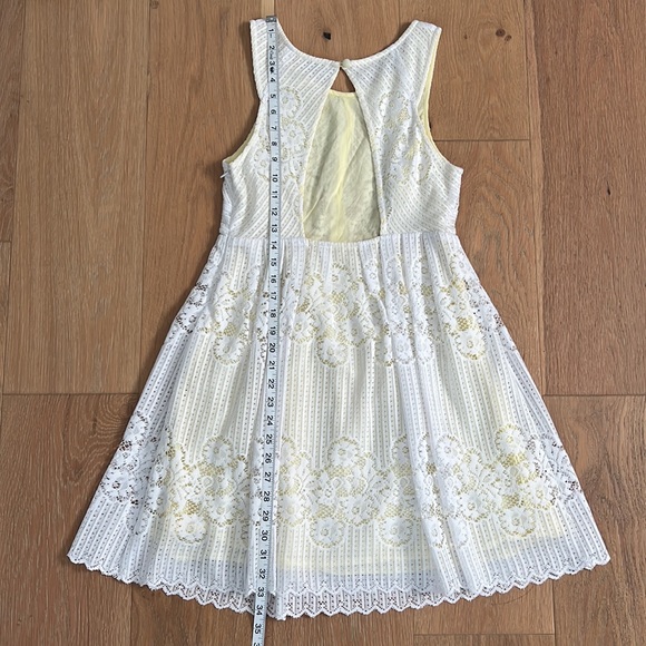 KATE SPADE SATURDAY White Lace Sleeveless Dress with Yellow Lining - Size 6 - Picture 5 of 13